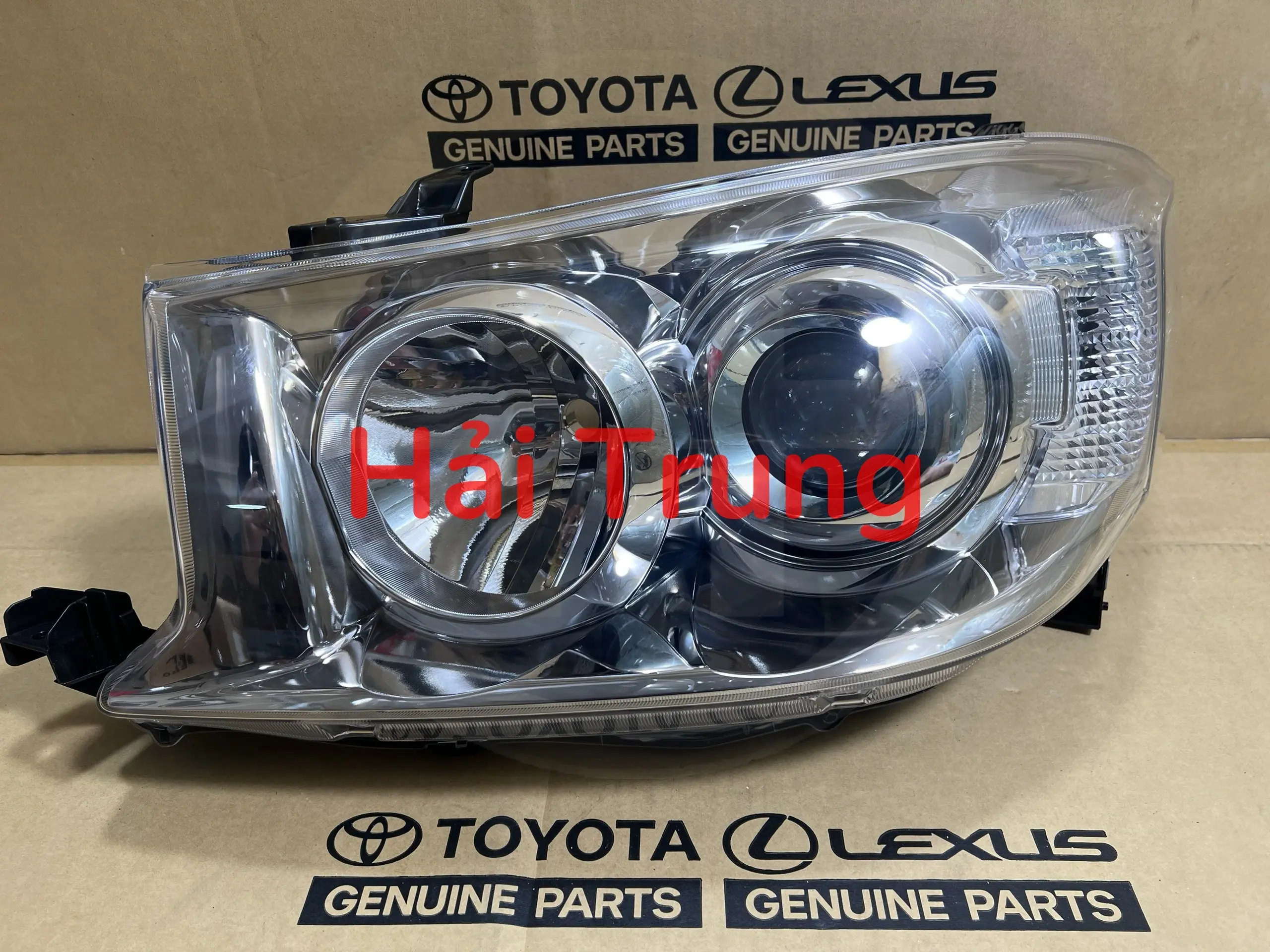 Đèn pha Toyota Fortuner 2009 chính hãng