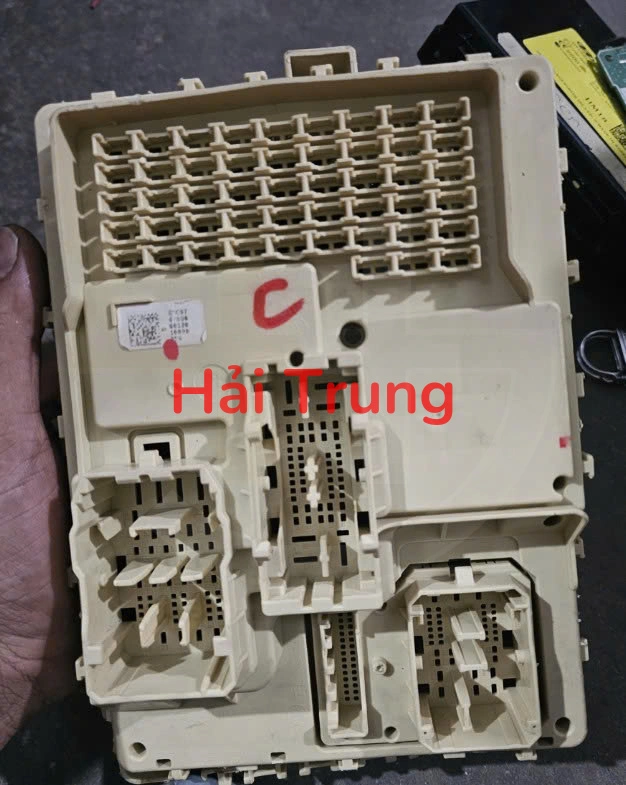 Hộp cầu trì Kia Seltos 2021-2024