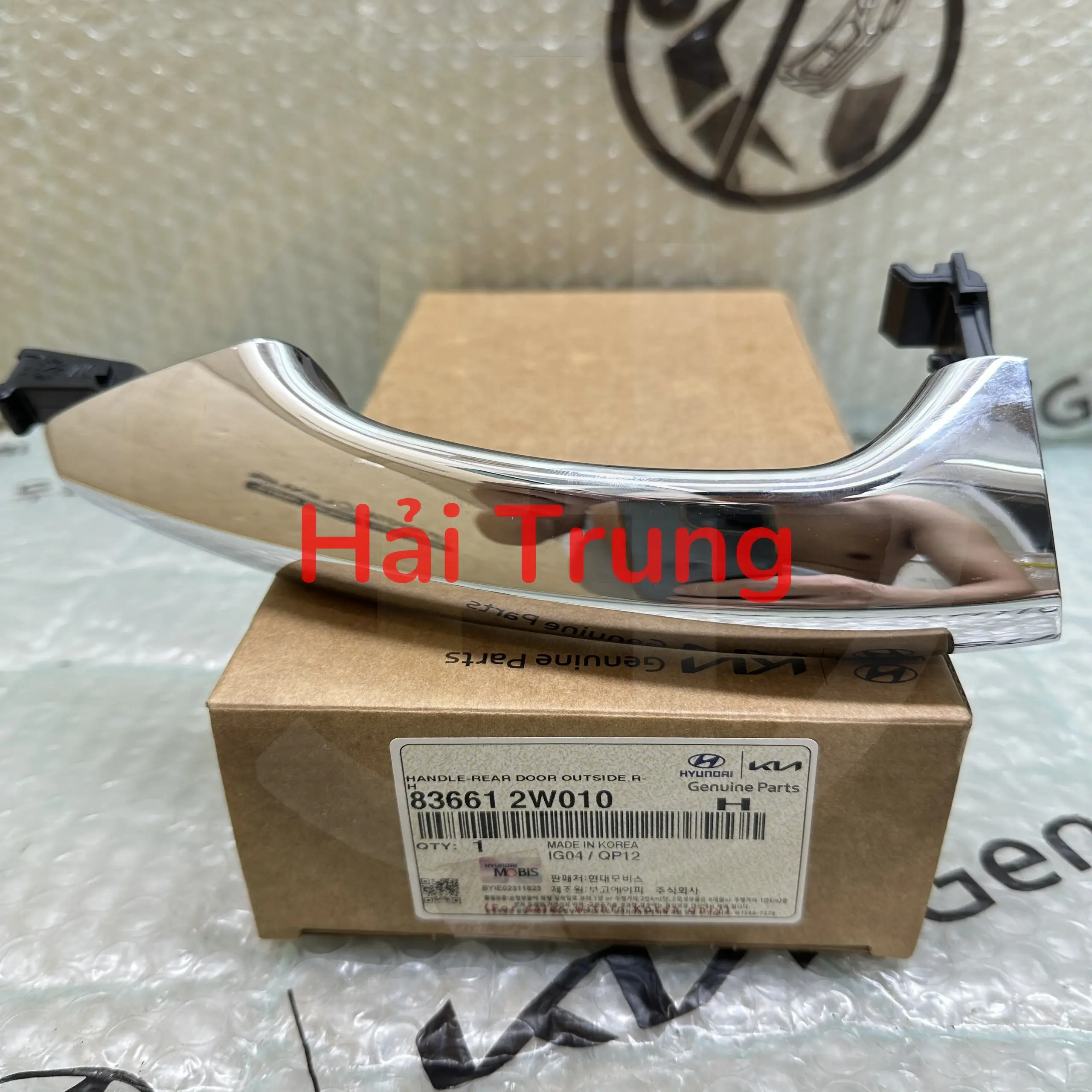 Tay mở cửa sau Hyundai Santafe 2015-2018 chính hãng 83661-2W010 