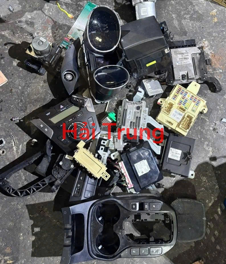 Tháo xe phụ tùng điện SANTAFE 2013-2015 Hộp điện, Hộp cầu trì, Hộp túi khí, Đồng hồ, Công tắc điều hòa, Màn hình, ECU, ABS