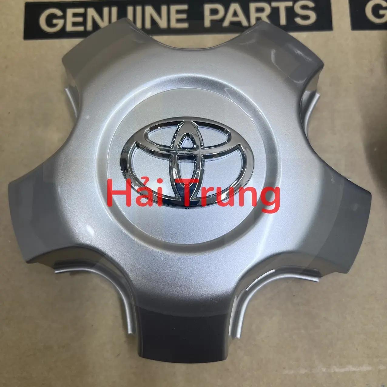 Logo chụp mâm Toyota Lancruise 2008-2010 chính hãng TY-037 