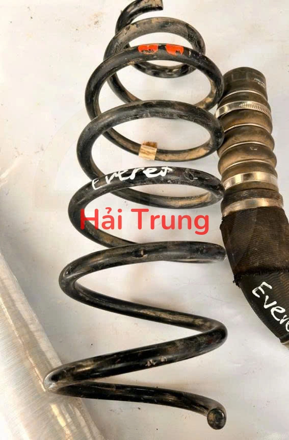 Lò xo giảm xóc Ford Everest Tháo Xe