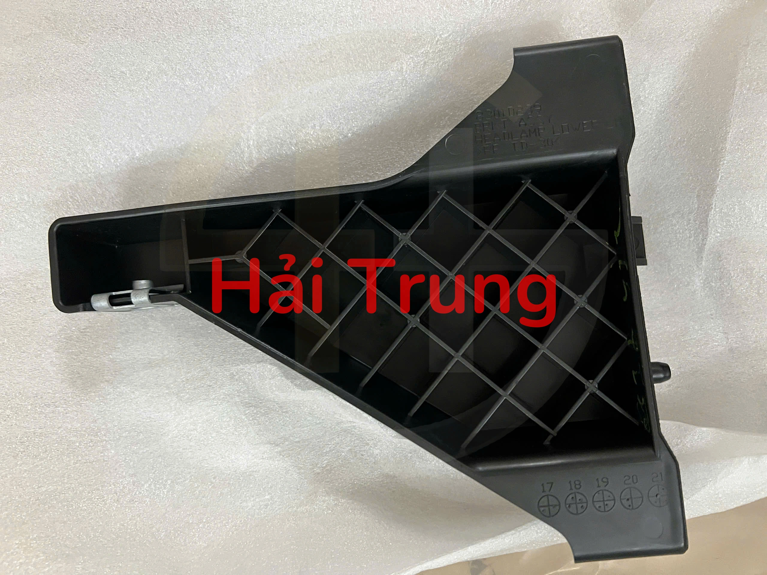 Phe cài đèn pha Mitsubishi Xpander 2019-2022 8301D239