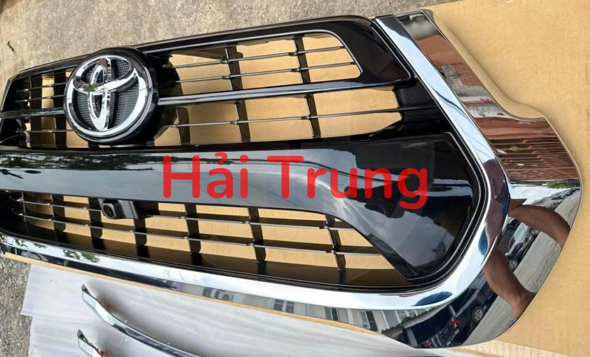 Mặt ca lăng Toyota Hilux 2020