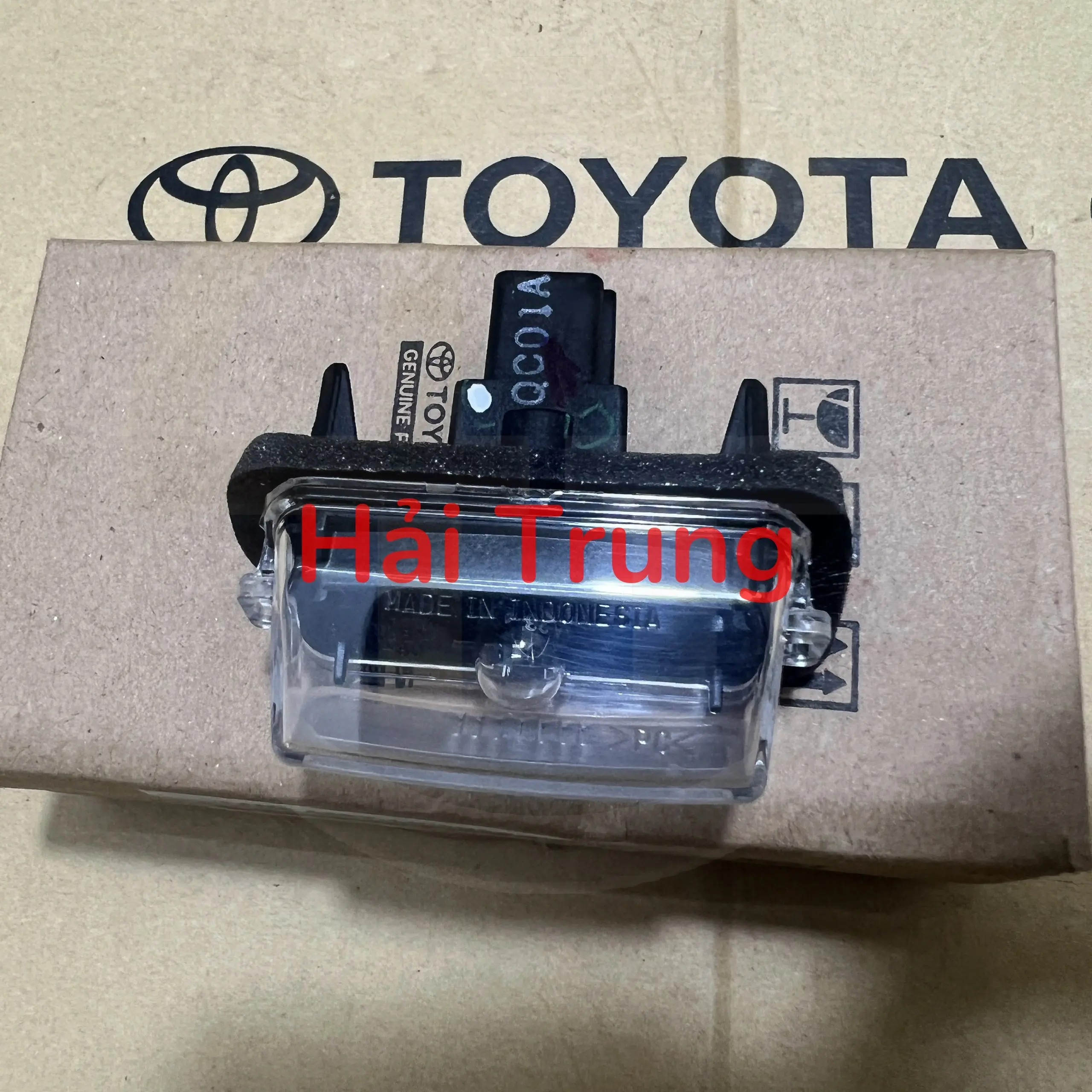 Đèn soi biển số Toyota Fortuner