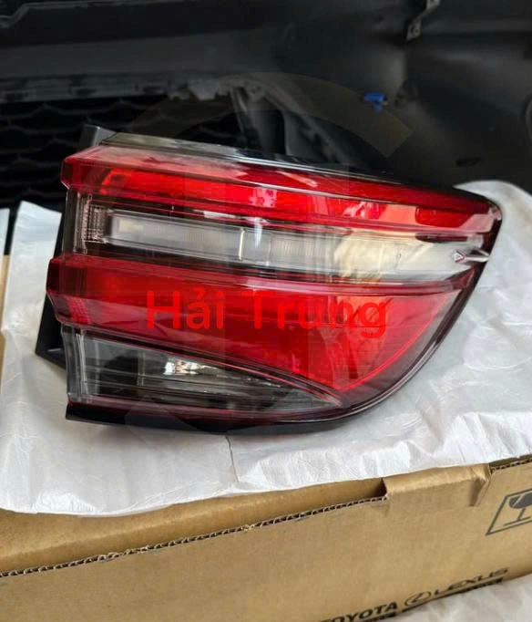 Đèn hậu Toyota Fortuner Legender 2024 Tháo Xe