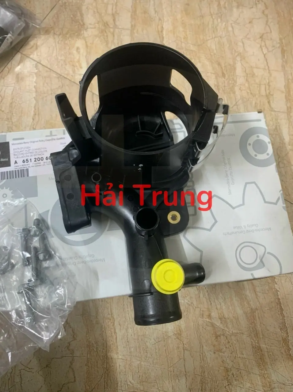 Cút nước van hằng nhiệt Mercedes-Benz M651 chính hãng A6512006000. 