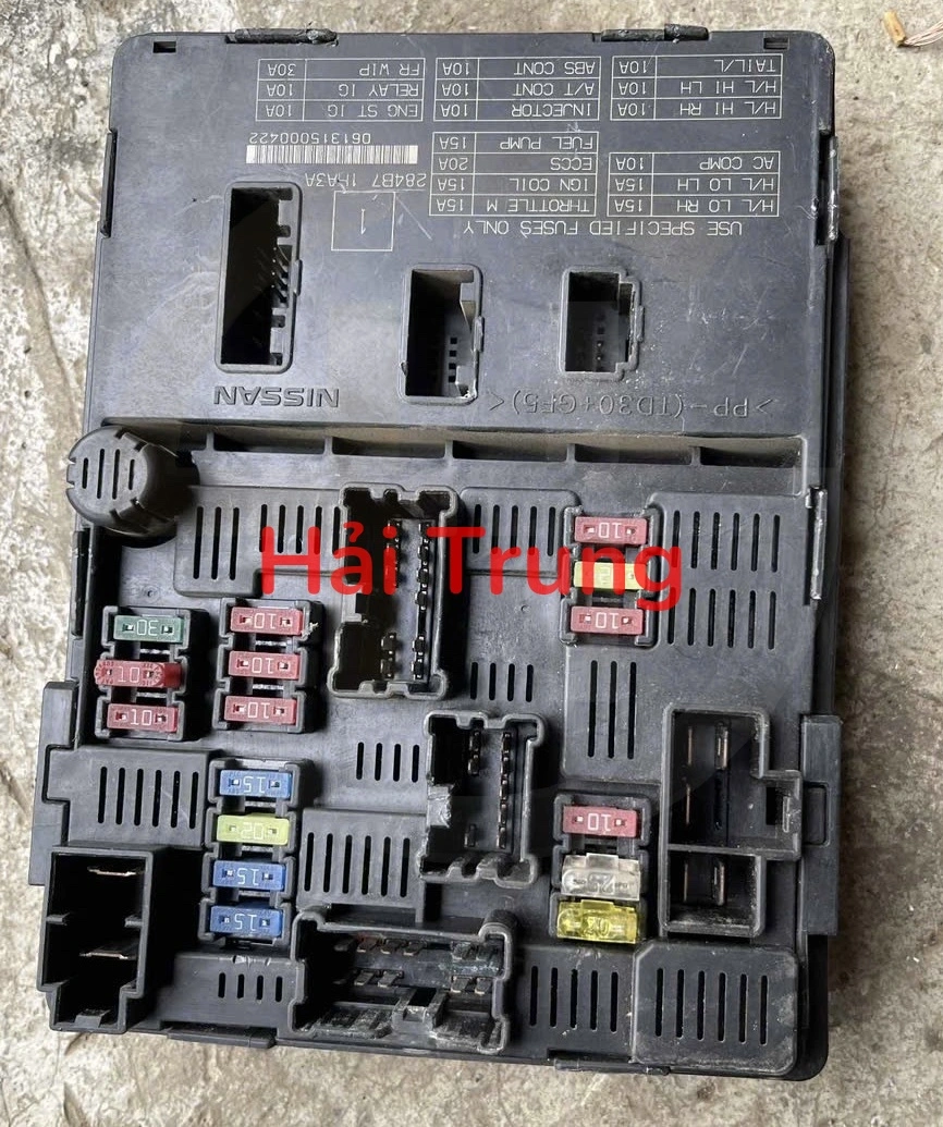 Hộp cầu trì ngoài Nissan Sunny