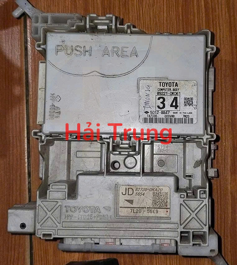 892210K061 Hộp cầu trì trong xe Toyota Innova 2017 2018 2019 2020