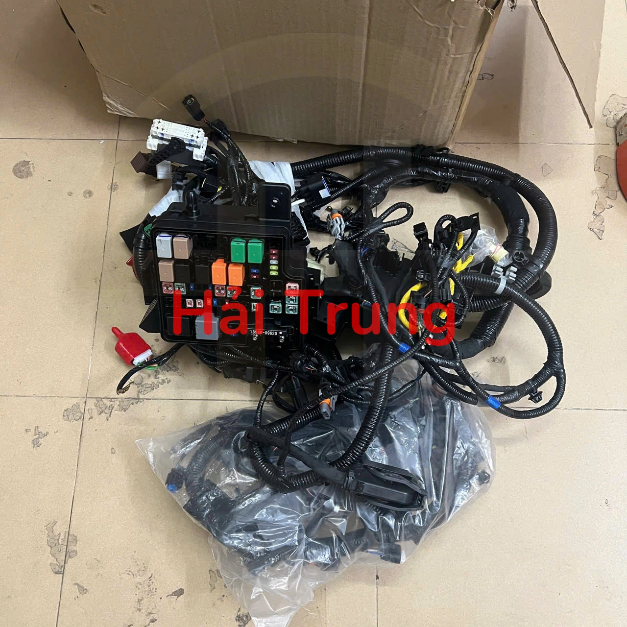 Giây điện khoang động cơ Kia Sonet 2021-2023 91241CC890-01
