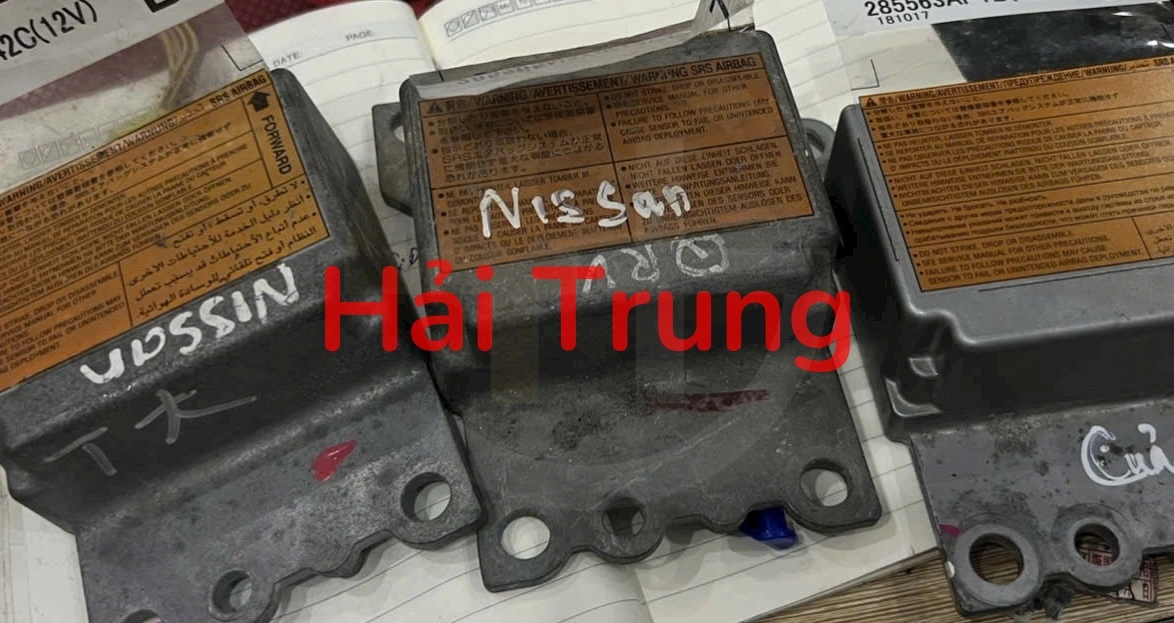 Hộp điều khiển túi khí Nissan Sunny Tháo xeHộp điều khiển túi khí Nissan Sunny Tháo xe