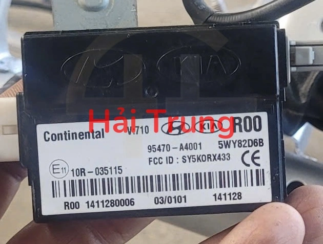 Hộp điều khiển hệ thống khóa thông minh Kia Rondo Tháo Xe 95470A4001