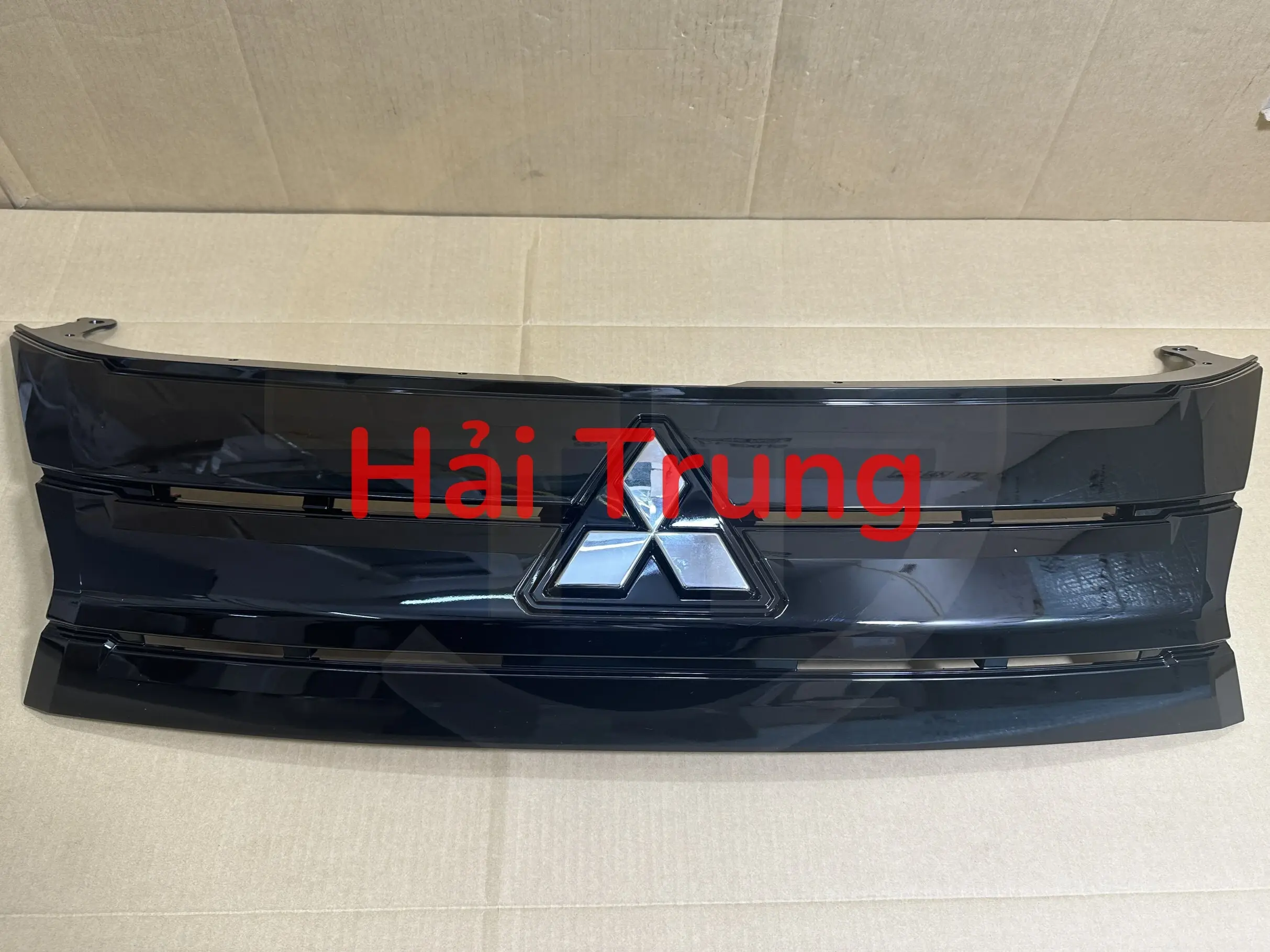 Mặt ca lăng Mitsubishi Xpander 2019 chính hãng