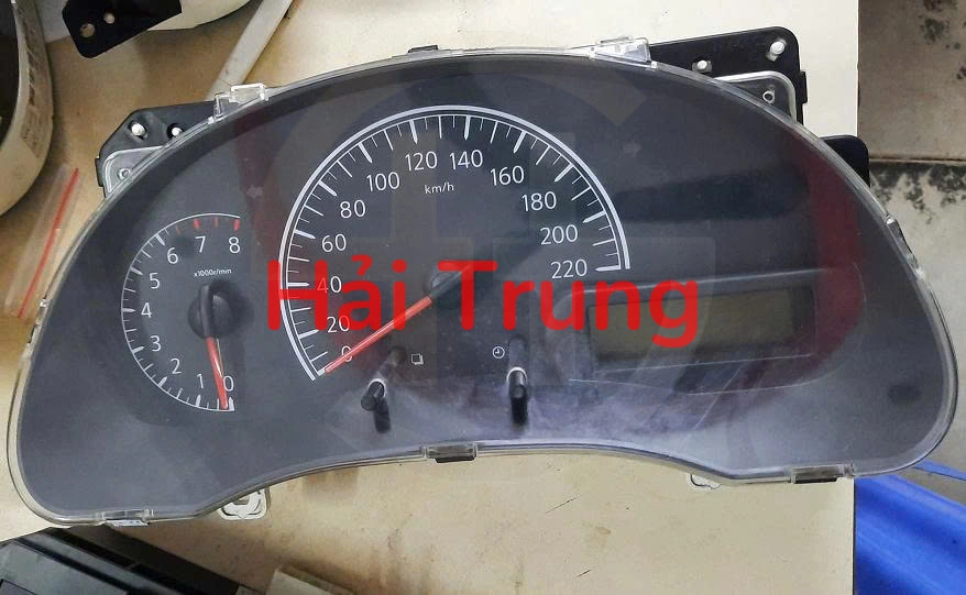 Tháo xe Đồng hồ táp lô Nissan Sunny