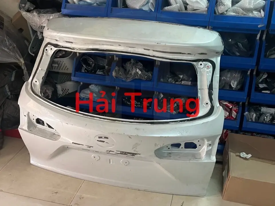 Cốp sau Toyota Cross tháo xe