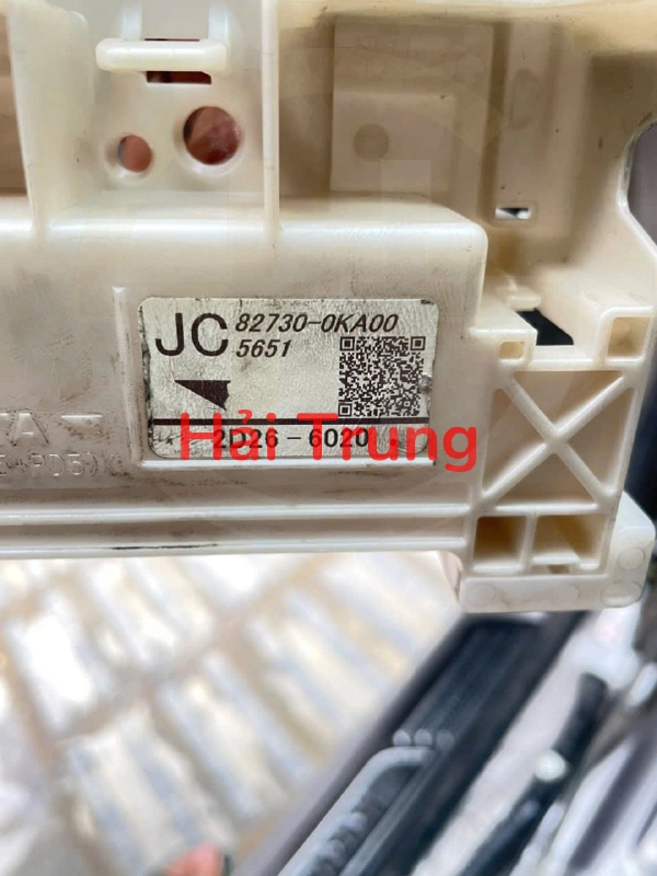 Hộp cầu trì trong xe Toyota Innova 2022 Tháo xe