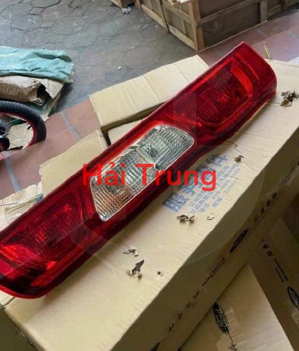 Đèn hậu Ford Transit 2013-2019