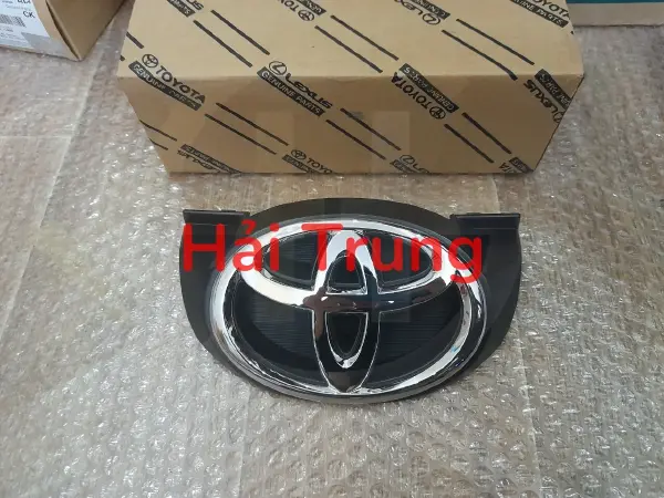 Logo ca lăng Toyota Innova 2009-2011 chính hãng