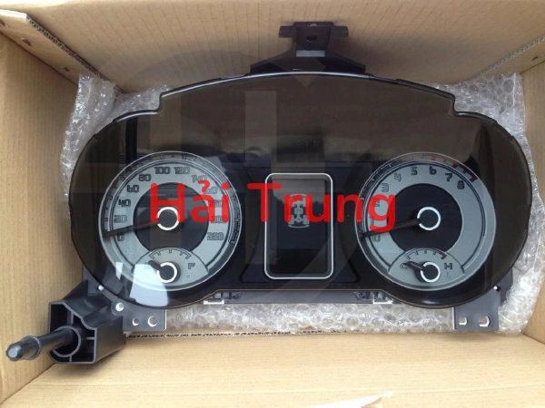 8100A546 Đồng hồ táp lô Mitsubishi Pajero 2010