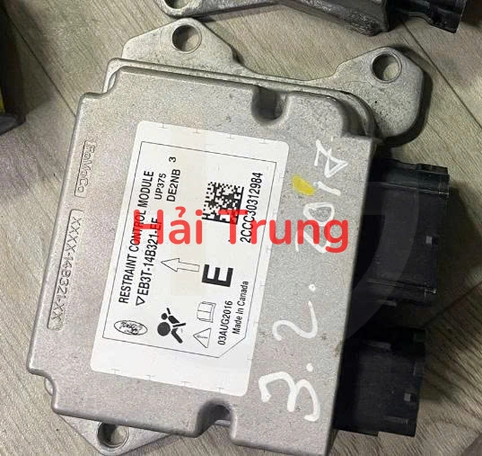 Tháo xe hộp điều khiển túi khí Ford Ranger 3.2 2017