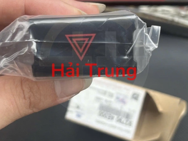Nút báo dừng khẩn cấp Kia K200 937904E000