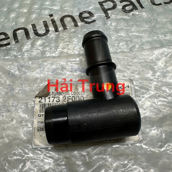 Đầu nối ti ô làm mát dầu Hyundai Santafe 2009-2012 211732F000