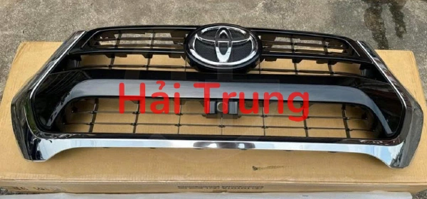 Mặt ca lăng Toyota Hilux 2020
