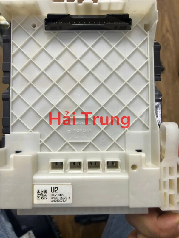 Hộp cầu trì trong xe Toyota Corolla Cross Tháo xe