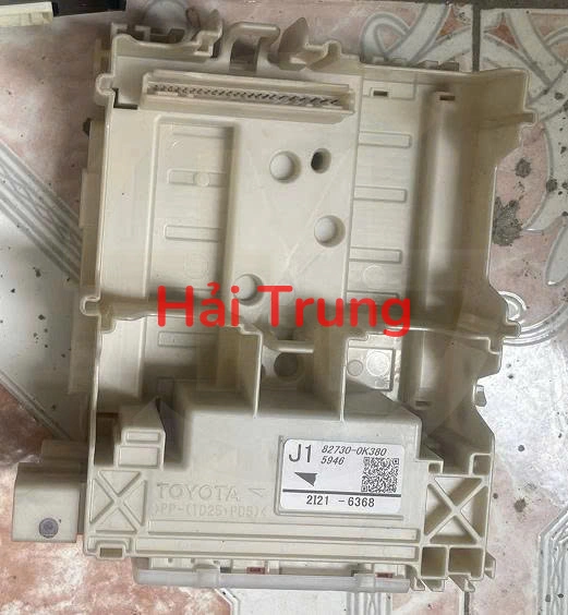 827300K380 Tháo xe hộp cầu trì trong xe Toyota Innova, Fortuner