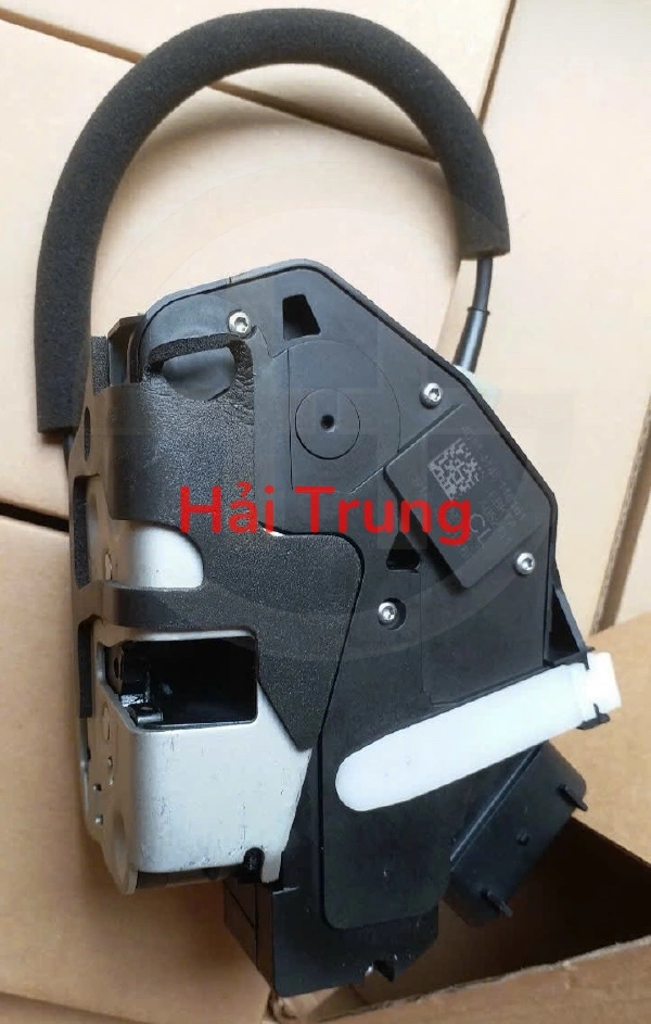 Khoá ngậm cửa hậu Ford Focus