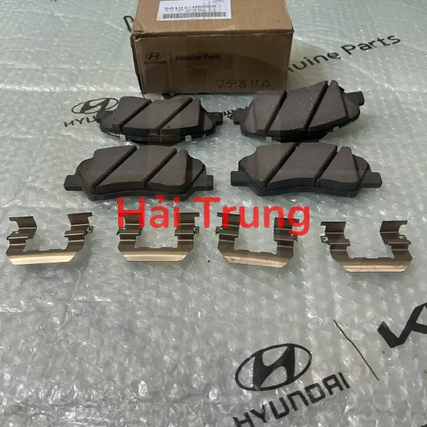 Bố thắng trước Hyundai Accent chính hãng