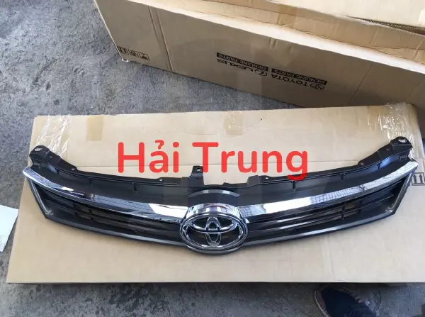 Mặt ca lăng Toyota Camry 2017