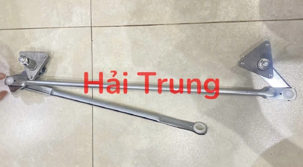 Giằng gạt mưa trước Toyota Zace
