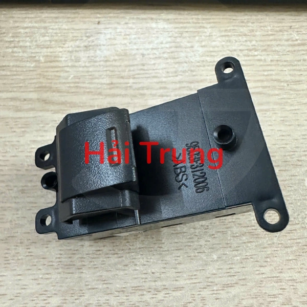 Công tắc lên kính Honda Brio