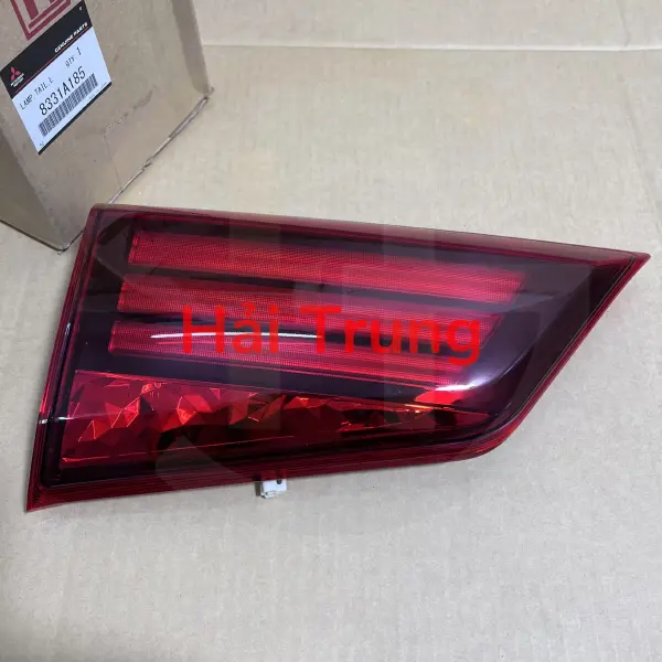 Đèn hậu trong lái Mitsubishi Outlander 2021 chính hãng