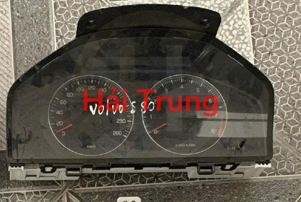 Tháo xe đồng hồ táp lô xe Volvo