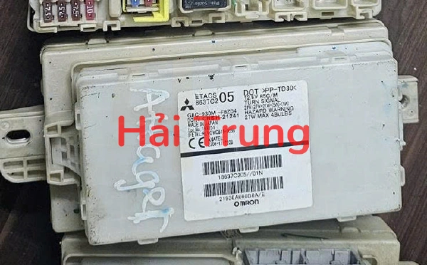 8637A997 Hộp cầu trì Mitsubishi Mirage Tháo xe