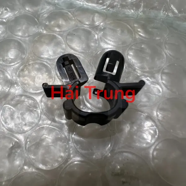 Đai giữ cáp mở nắp bình xăng Hyundai Accent chính hãng