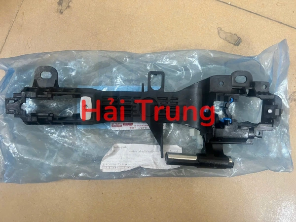 692010K040 Đế tay mở cửa trước Toyota Vios 2016-2020