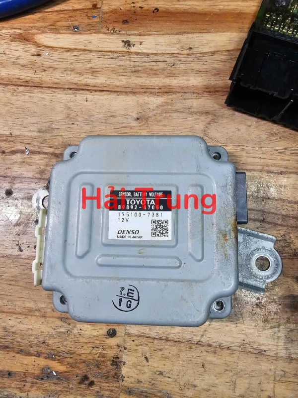 Hộp điều khiển bin Toyota Cross 2020-2022 8989247050