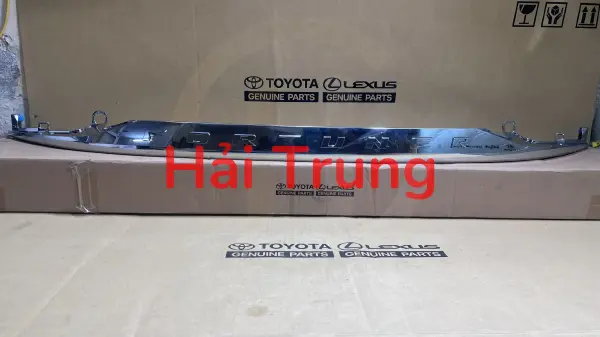 Nẹo cốp sau Toyota Fortuner chính hãng