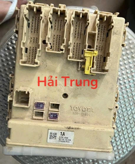 8273012L50A Hộp cầu trì trong xe Toyota Altis 2014 Tháo Xe