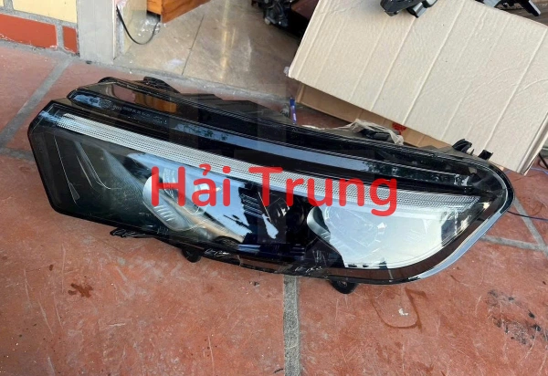 ĐÈN PHA VINFAST VF9 THÁO XE
