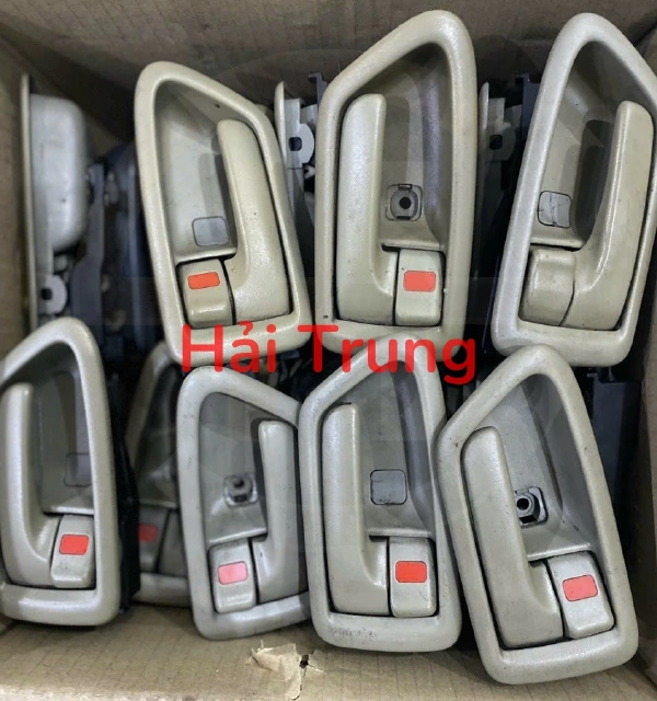 Tay mở cửa trong Toyota Camry 1998-2000