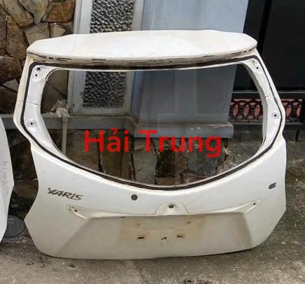 Tháo xe Cốp sau, cửa hậu Toyota Yaris