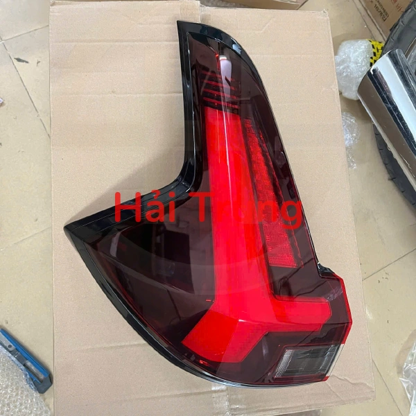 Đèn hậu ngoài Mitsubishi Xpander 2022-2025 8330B395