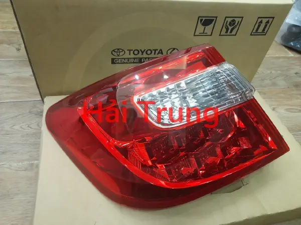 Đèn hậu ngoài trái Toyota Camry 2014