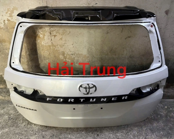 Tháo xe cốp sau, cửa hậu Toyota Fortuner