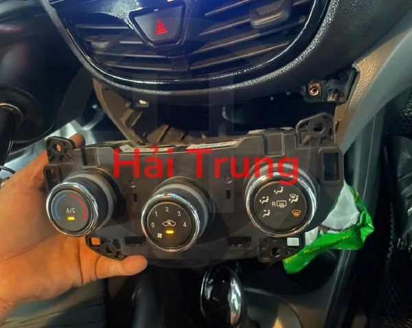 Bảng điều khiển điều hòa Vinfast Fadil