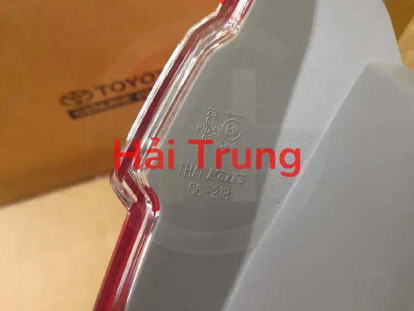 Đèn hậu bên ngoài Toyota Camry 2014